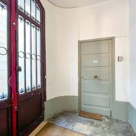 Apartment 154 - Urban Atelier Cinema In