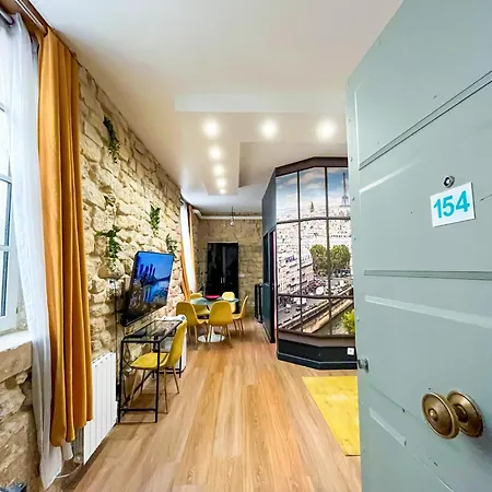 Apartment 154 - Urban Atelier Cinema In