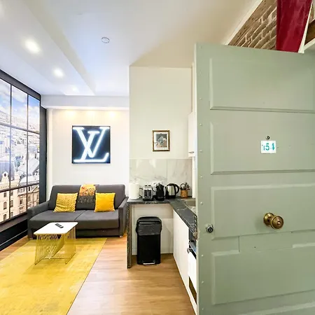 Apartment 154 - Urban Atelier Cinema In *