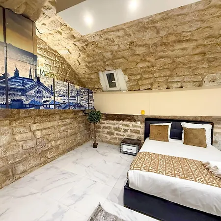 Apartment 154 - Urban Atelier Cinema In