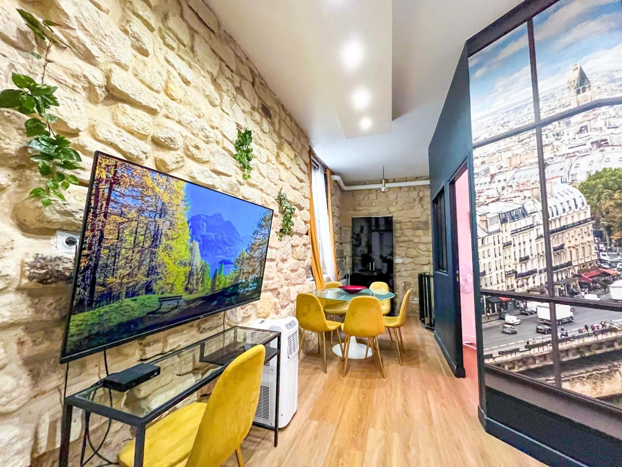 Apartment 154 - Urban Atelier Cinema In *