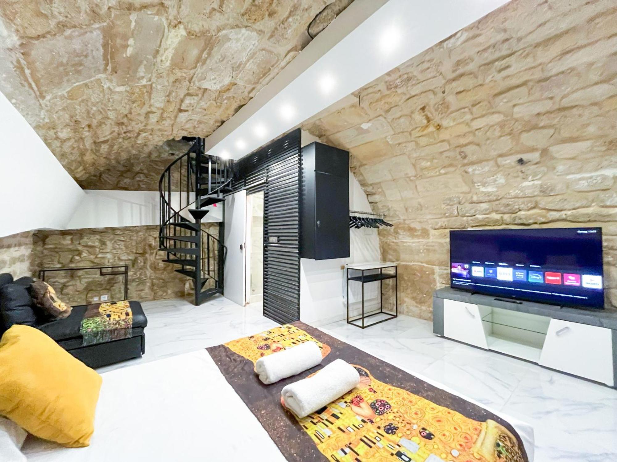 154 - Urban Atelier Cinema In Apartment Paris