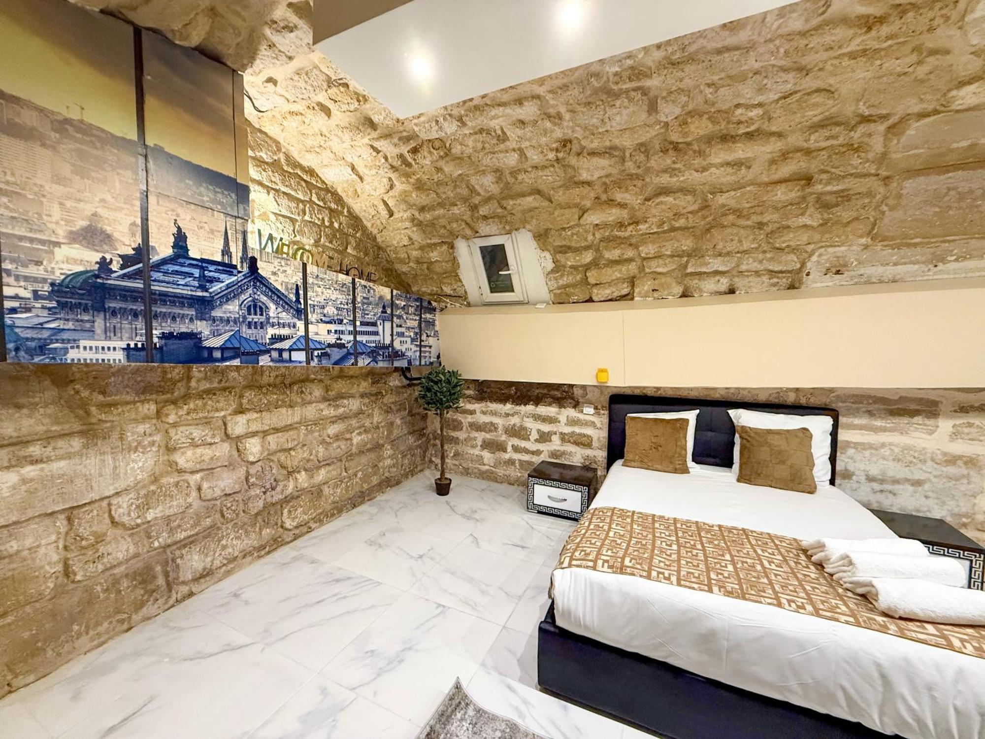 Apartment 154 - Urban Atelier Cinema In